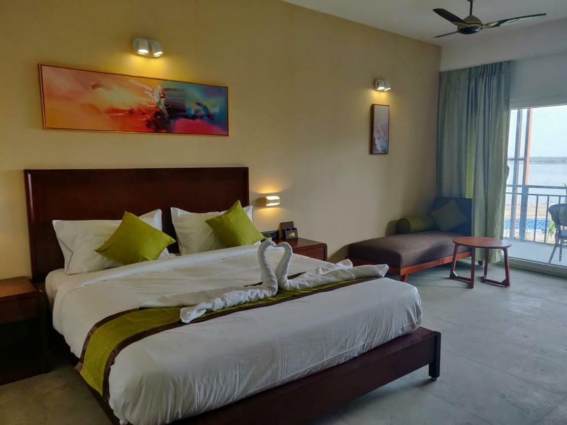 Hotel Sonar Bangla Taki Hasnabad Buitenkant foto